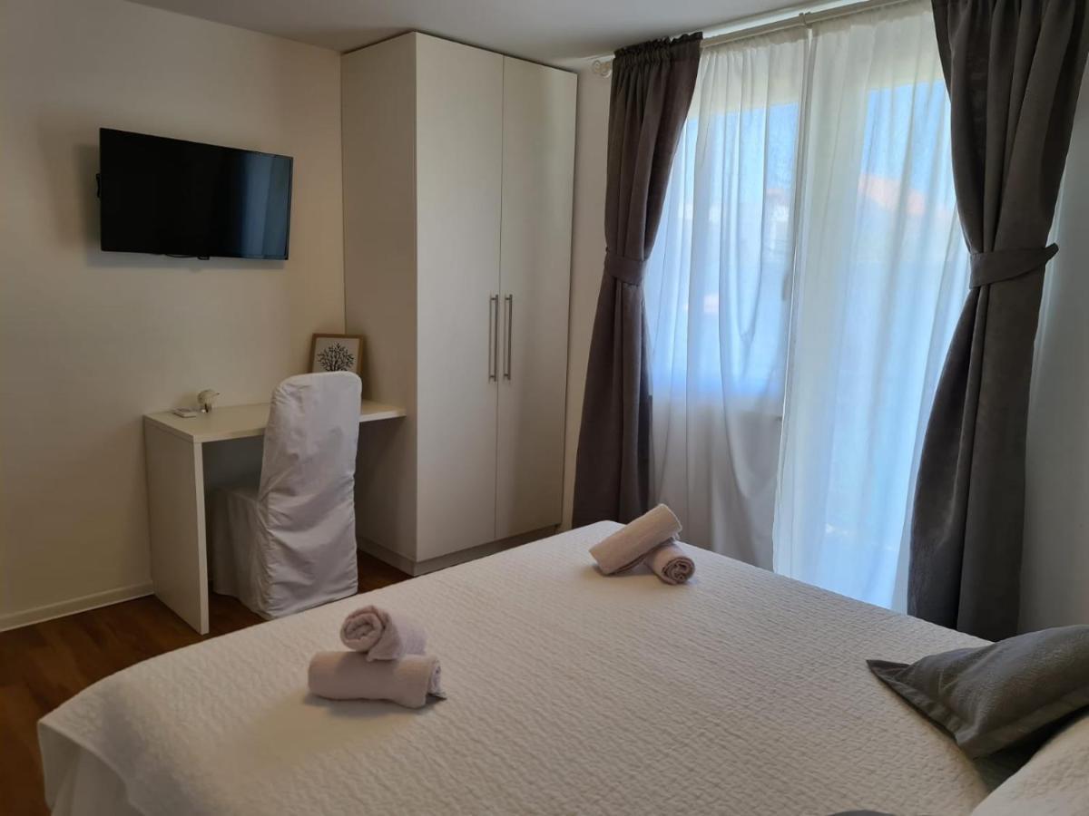 Apartments Juric Brodarica  Bagian luar foto