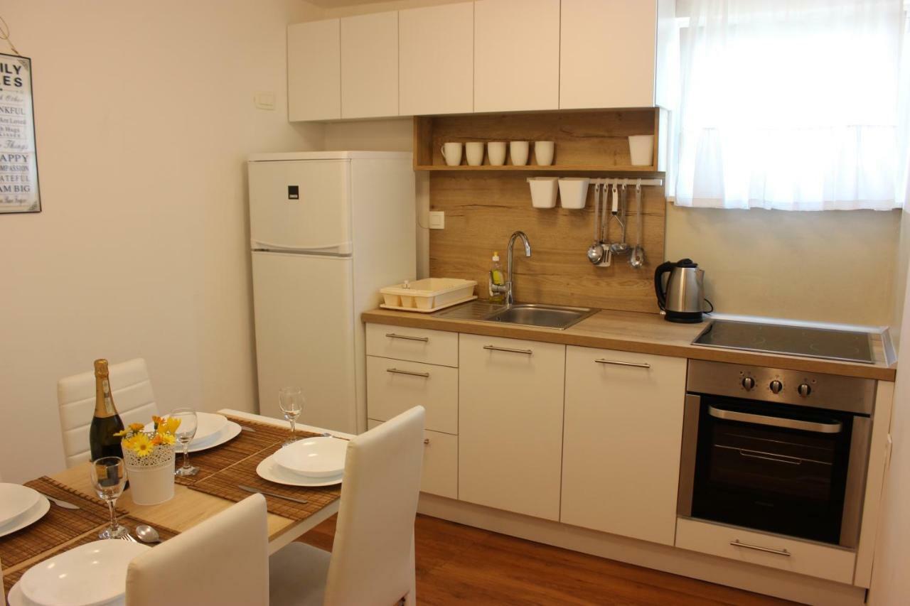 Apartments Juric Brodarica  Bagian luar foto